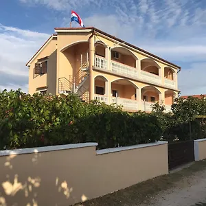 https://apartmani-lavanda-vrsi.hotelinzadar.com
